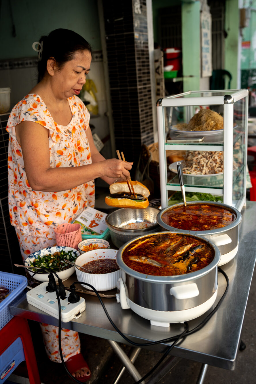 Bánh Mì Oanh - Bánh mì cá nục
