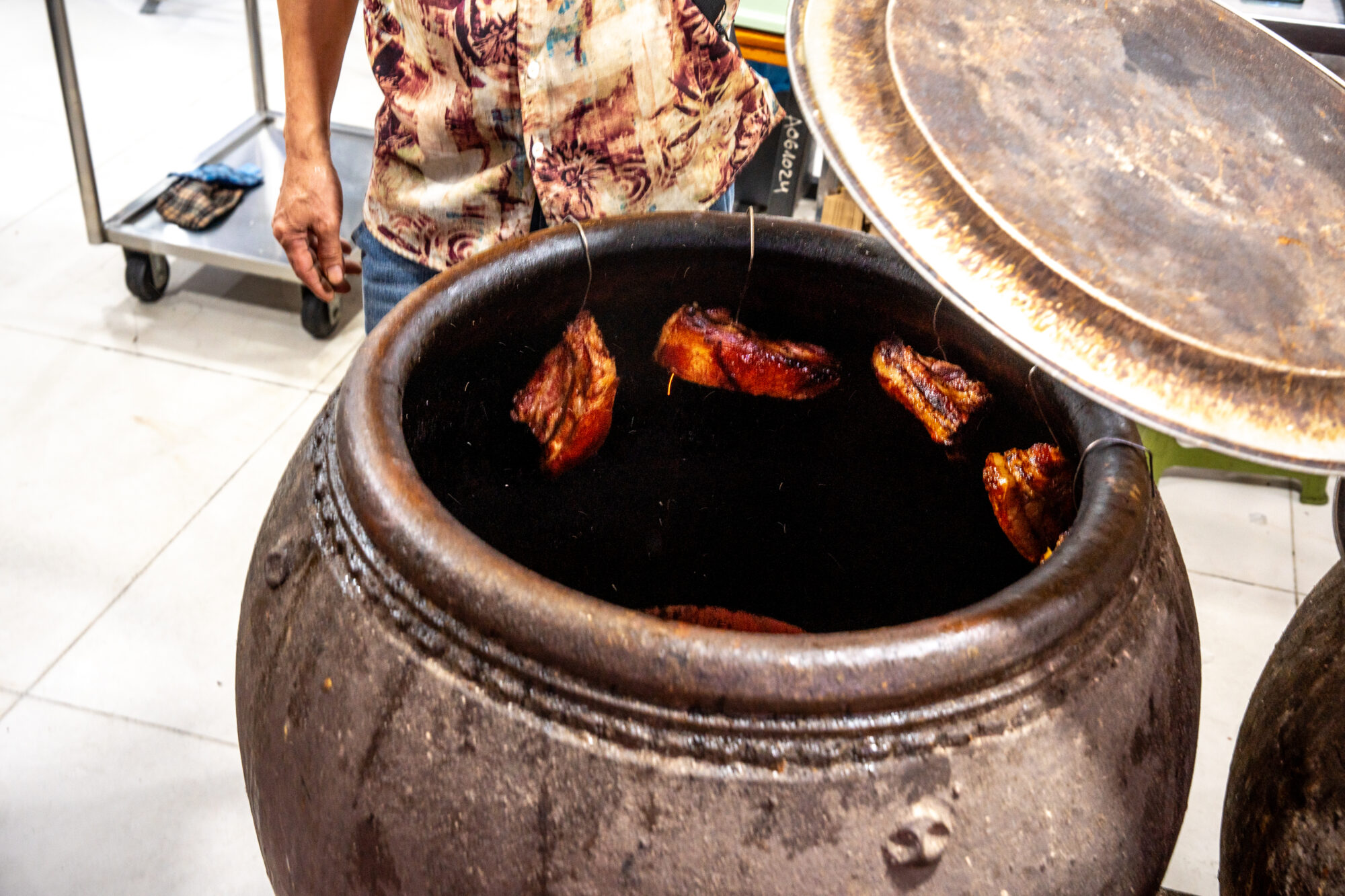 Heo nướng lu Ông phú Đạt